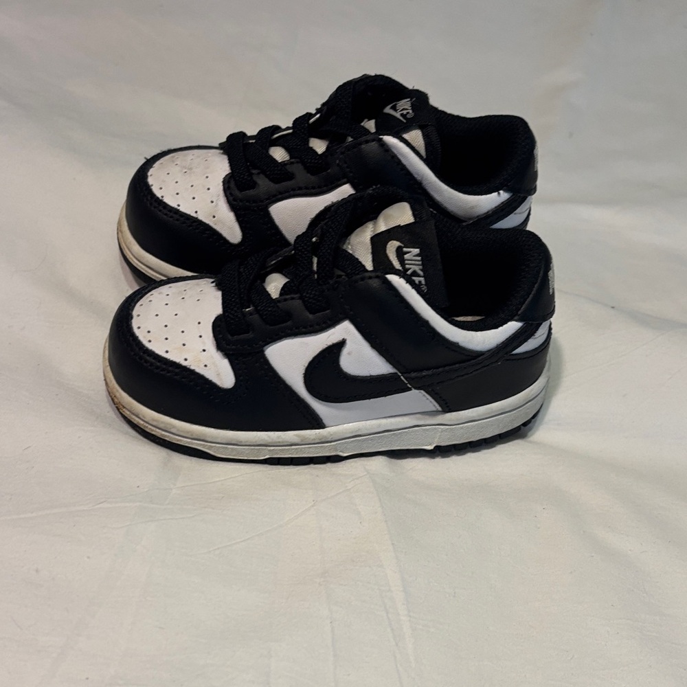 Nike low  dunk low toddler size 7c panda Black and White Sneakers